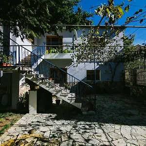 Bujtina Leon's Korce
